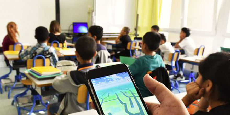 MEB’in yeni düzenlemesine göre lisede okula telefon getirmek yasak MEB’in yeni düzenlemesine göre lisede okula telefon getirmek yasak - 3. Resim