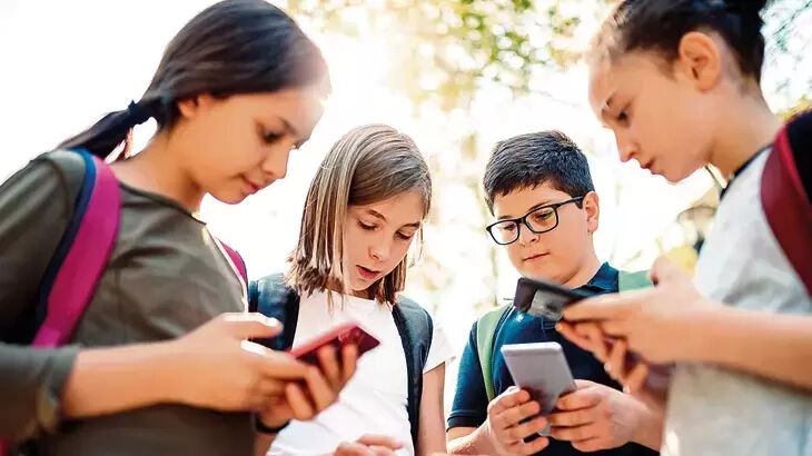 MEB’in yeni düzenlemesine göre lisede okula telefon getirmek yasak MEB’in yeni düzenlemesine göre lisede okula telefon getirmek yasak - 4. Resim