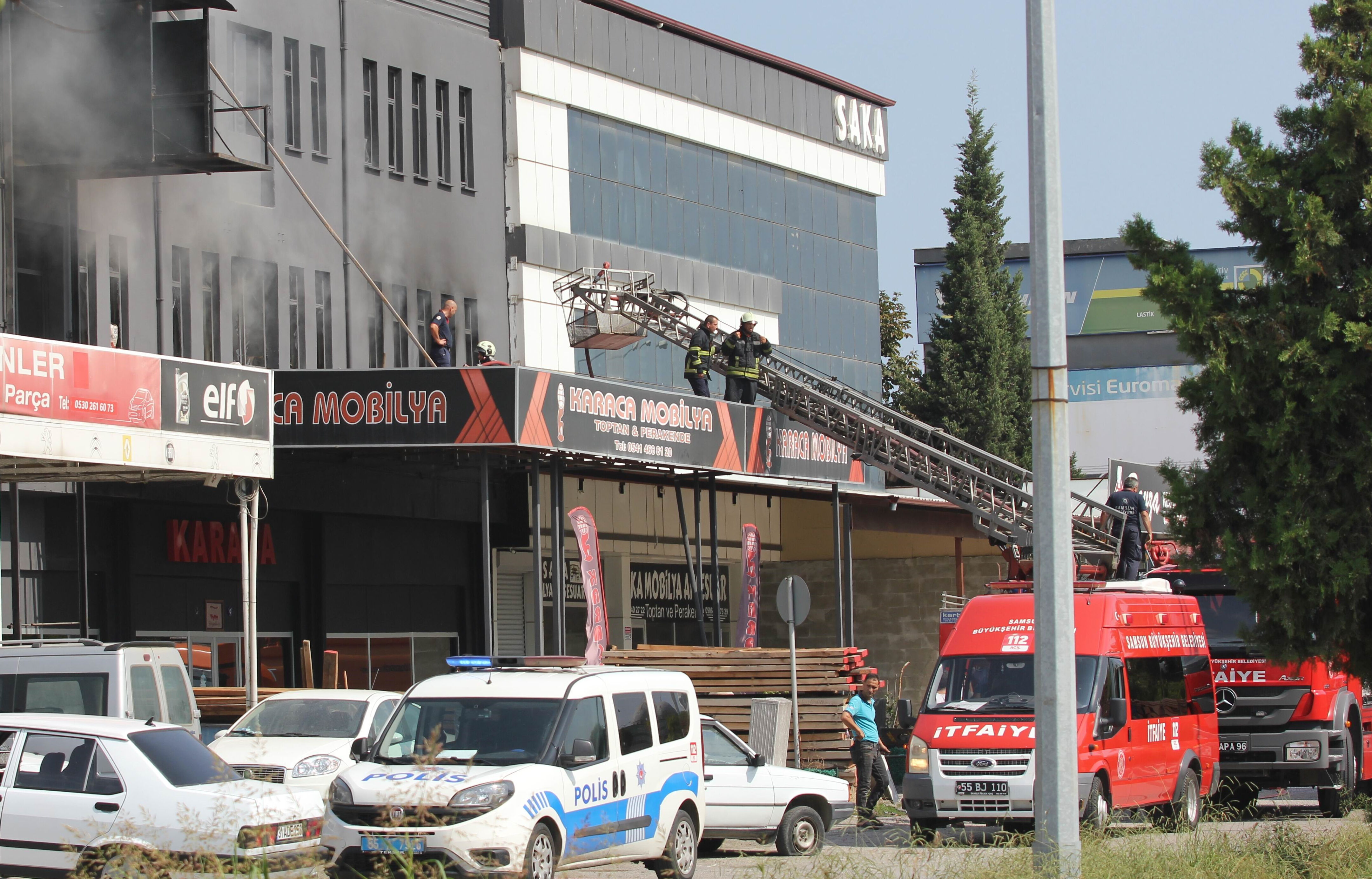 Mobilya fabrikasında yangın! Bir ay içinde ikinci kez alevlere teslim oldu - 1. Resim