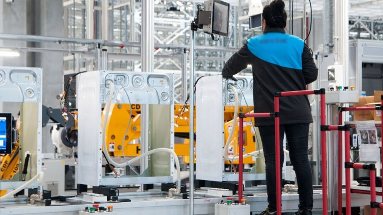 Türkiye'nin beyaz eşya devi iki fabrikasını kapatıyor! Yüzlerce kişi işsiz kalacak Türkiye'nin beyaz eşya devi iki fabrikasını kapatıyor! Yüzlerce kişi işsiz kalacak - 1. Resim