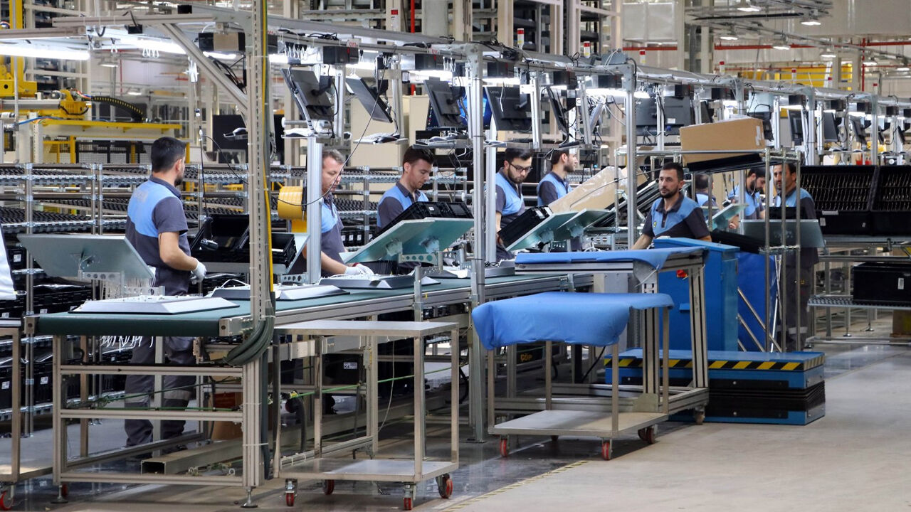 Türkiye'nin beyaz eşya devi iki fabrikasını kapatıyor! Yüzlerce kişi işsiz kalacak Türkiye'nin beyaz eşya devi iki fabrikasını kapatıyor! Yüzlerce kişi işsiz kalacak - 2. Resim