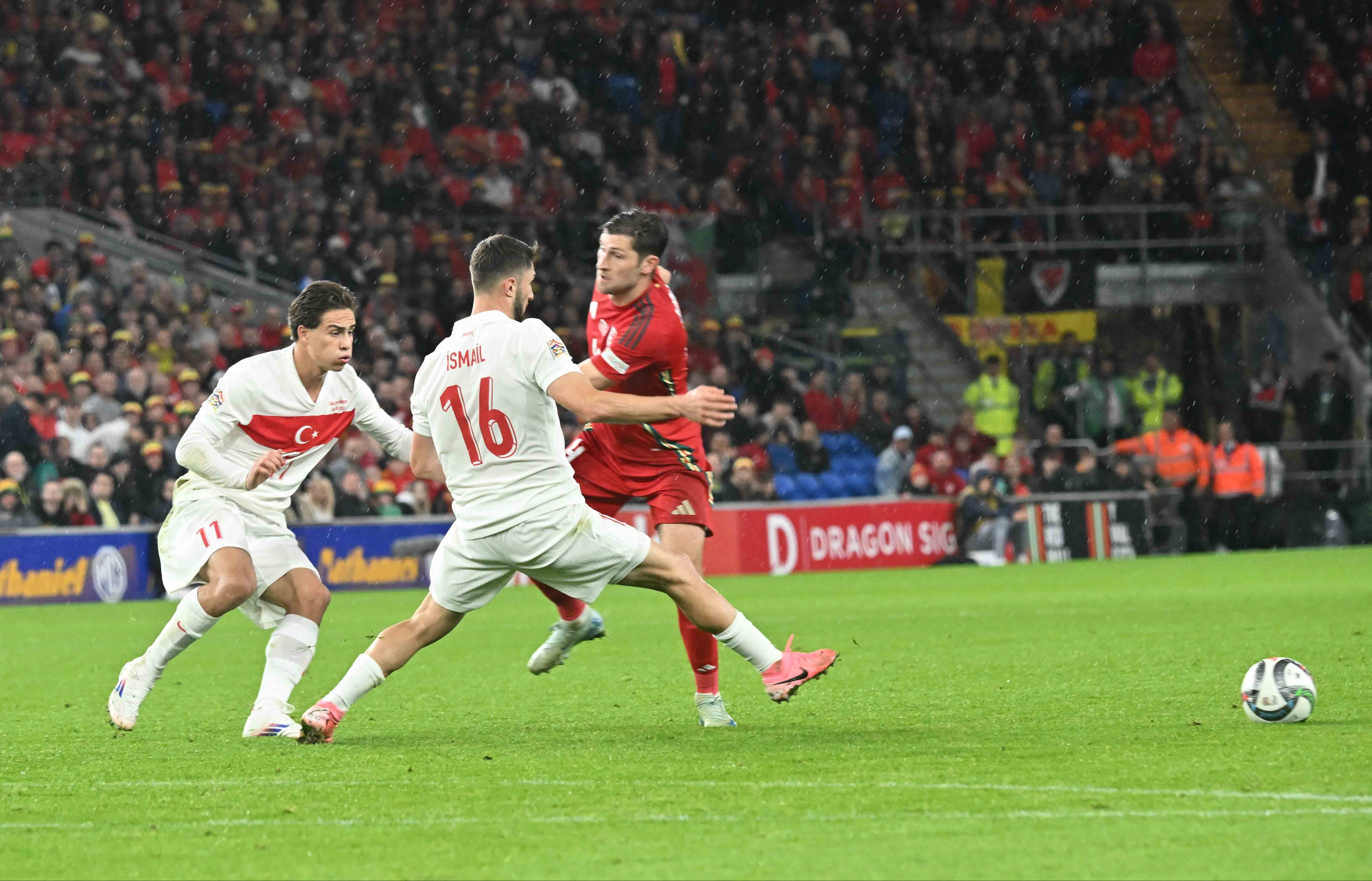 10 kişi 1 puan... Fena değil! Milliler deplasmanda Galler ile berabere kaldı - 1. Resim