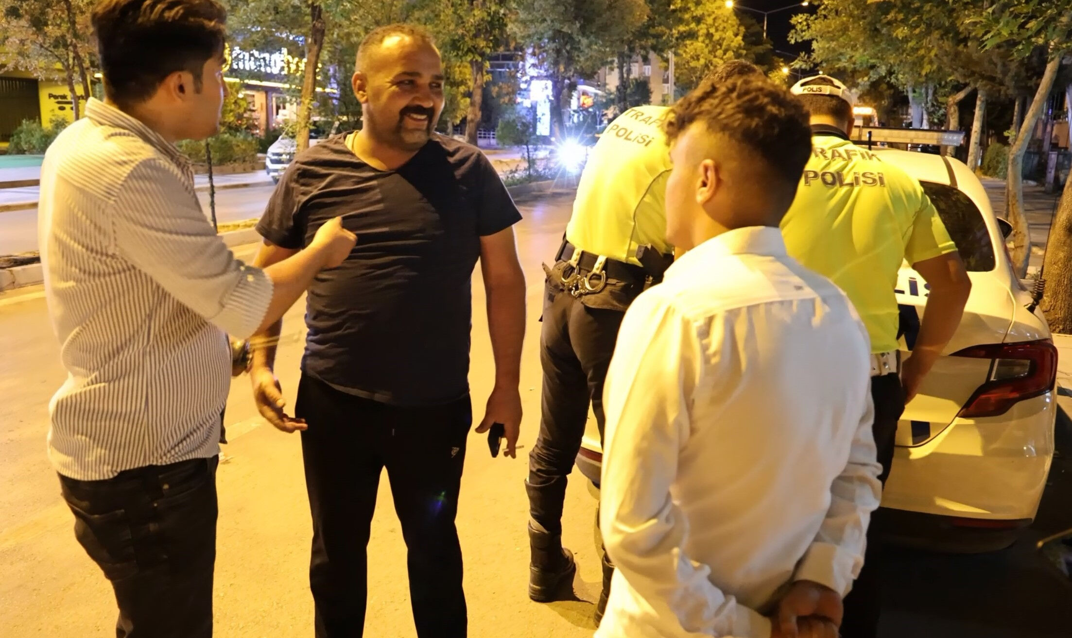14 yaşında minibüs kullanırken yakalandı! Babasının sözleri ekipleri şoke etti - 3. Resim