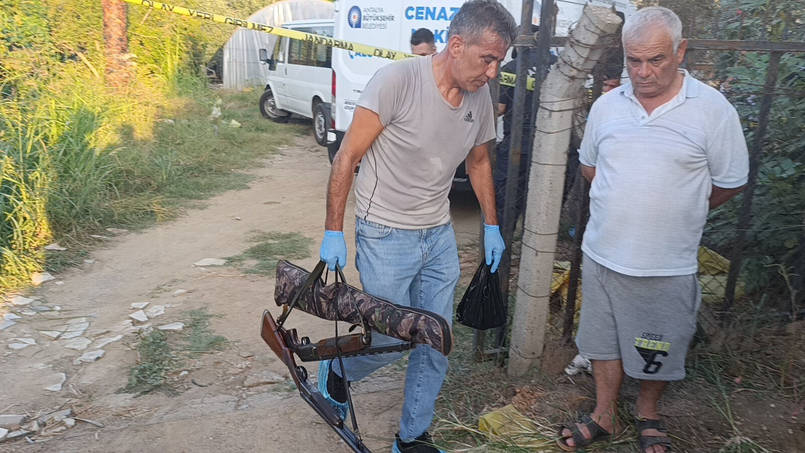 Av tüfeği ile oynarken 10 yaşındaki arkadaşını öldürdü Av tüfeği ile oynarken 10 yaşındaki arkadaşını öldürdü - 1. Resim