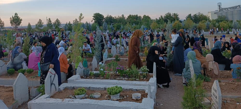 Batman Mezarlığı'nı mesken tutan dilenciler istediğini alamadığında zarar veriyor - 3. Resim