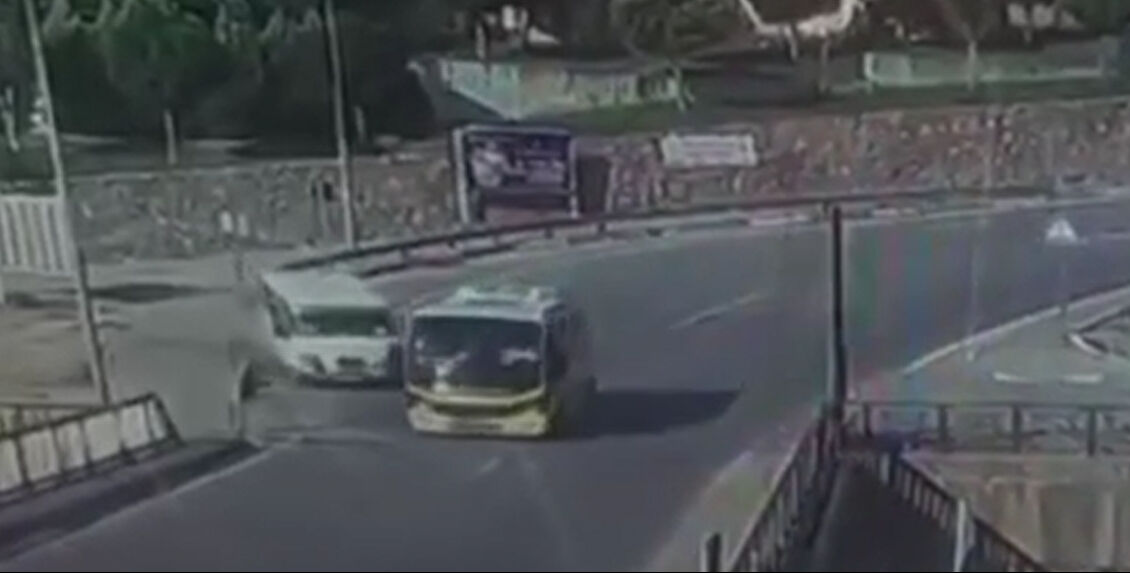 Bursa Kestel'de minibüsün dereye uçtuğu anların görüntüsü ortaya çıktı - 1. Resim