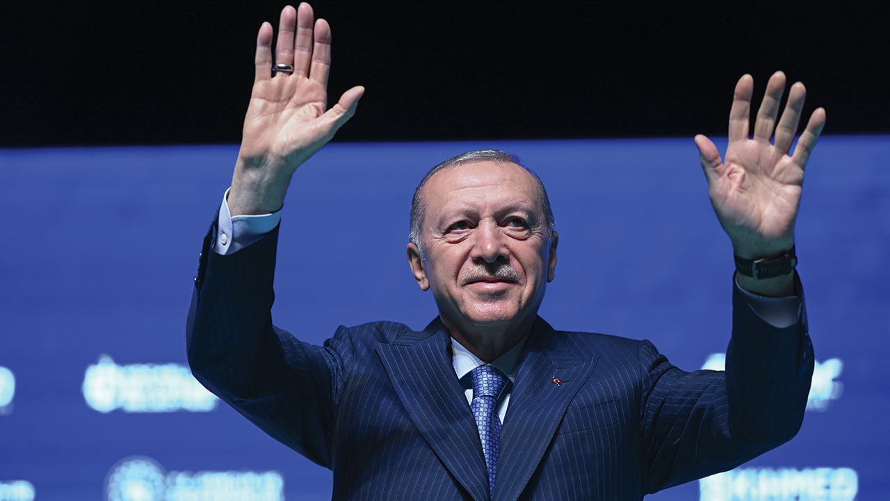 Cumhurbaşkanı Recep Tayyip Erdoğan'dan kılıçlı yemin törenine tepki: Bunlar ordudan temizlenecek Cumhurbaşkanı Recep Tayyip Erdoğan'dan kılıçlı yemin törenine tepki: Bunlar ordudan temizlenecek - 1. Resim