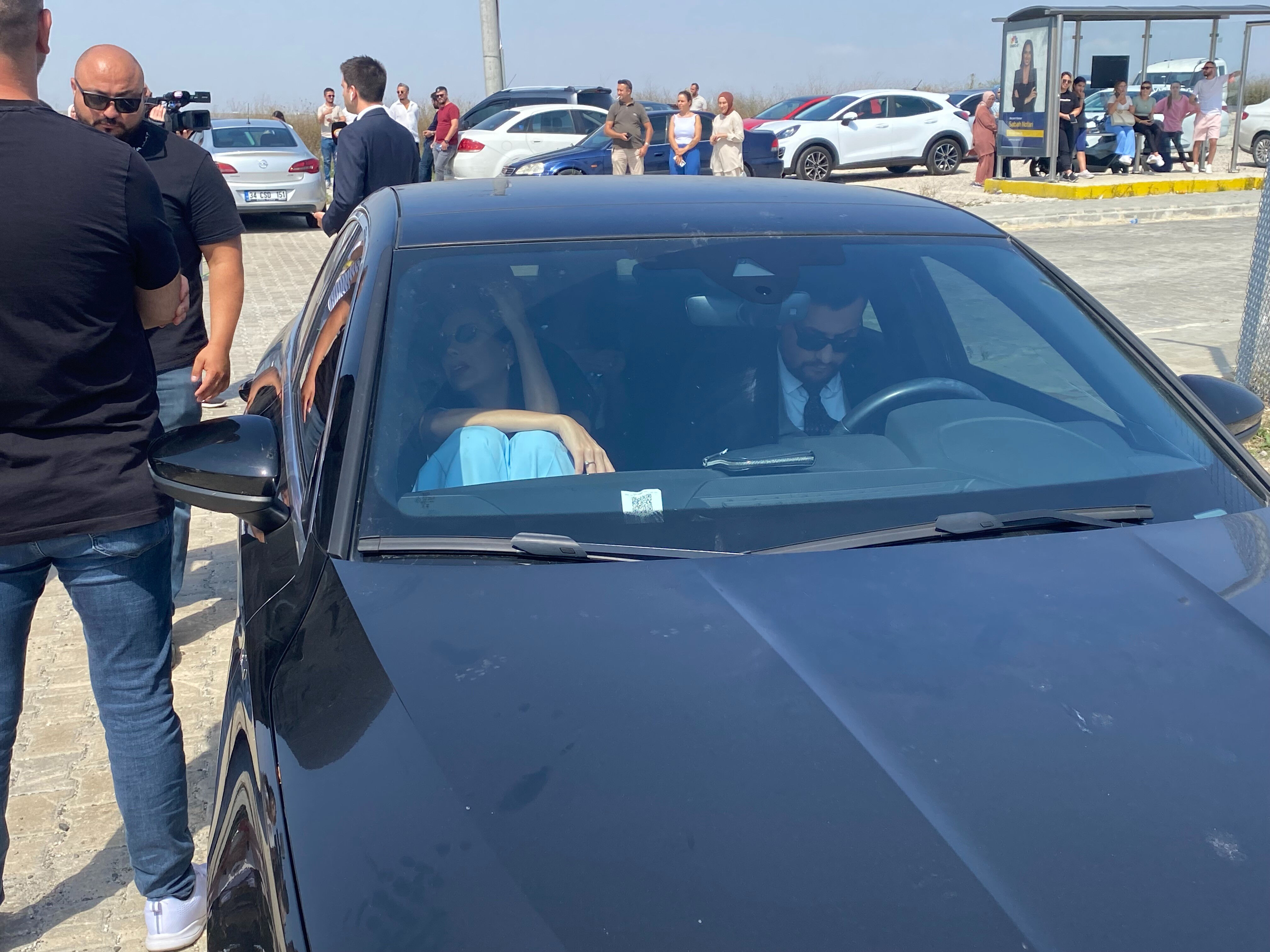 Engin Polat'ın tahliyesinde dikkat çeken görüntü! Bir bir sıralandılar - 1. Resim