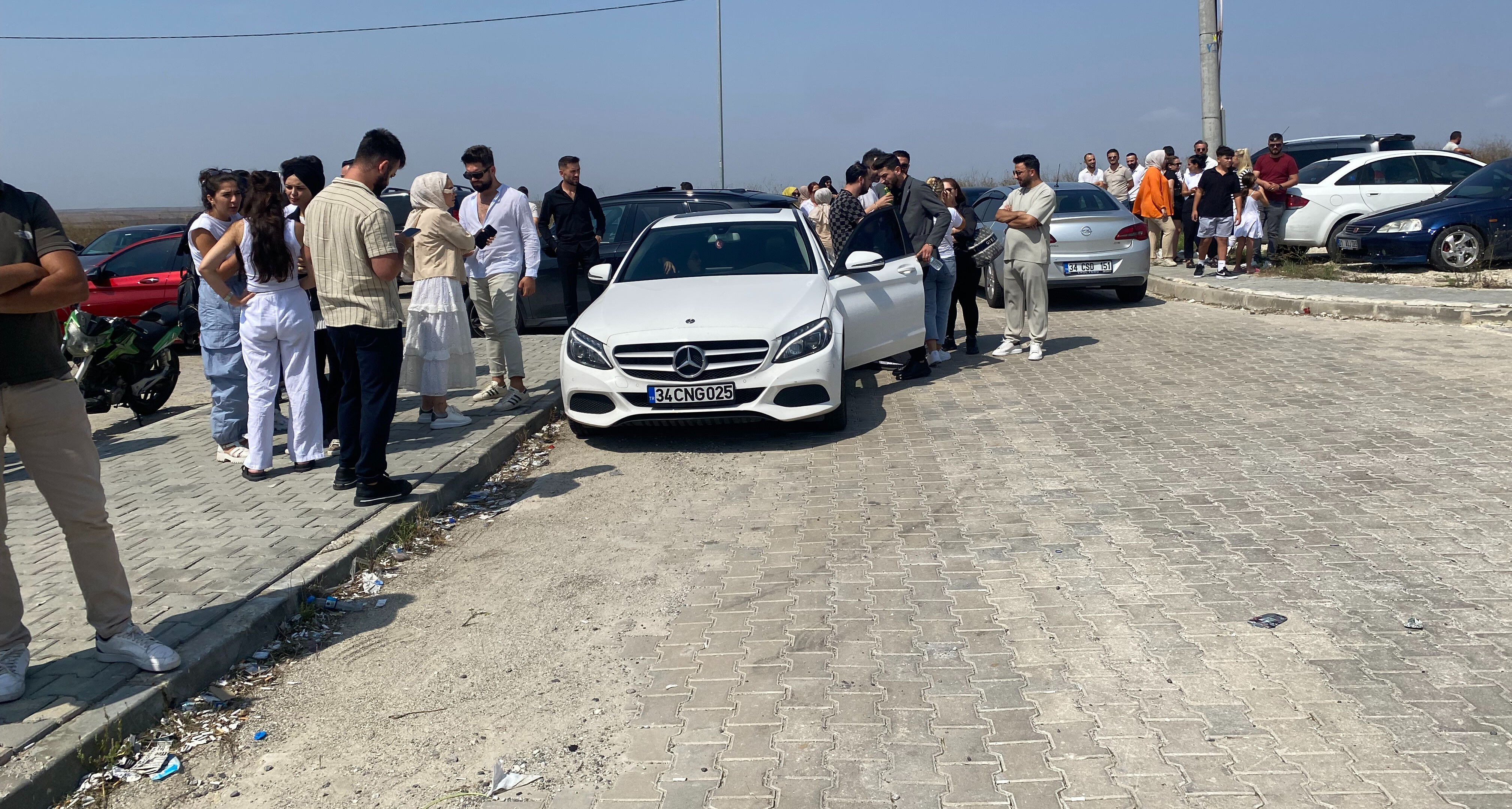 Engin Polat'ın tahliyesinde dikkat çeken görüntü! Bir bir sıralandılar - 4. Resim