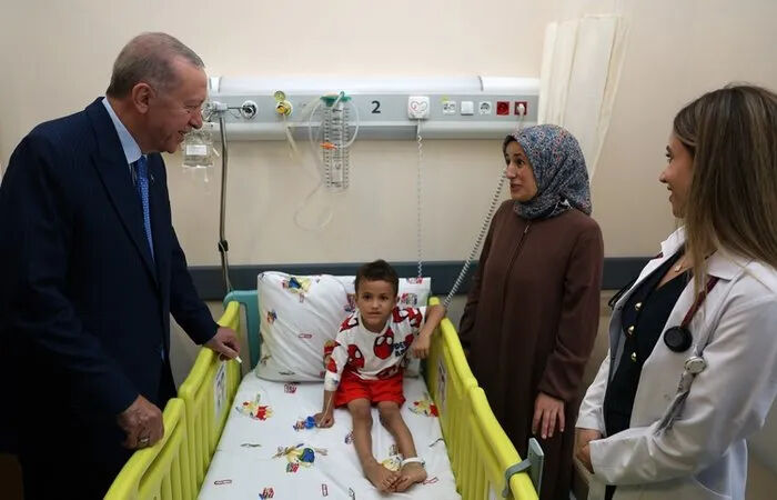 Erdoğan, Gölcük Devlet Hastanesi'ni çocuk servisini ziyaret etti - 1. Resim