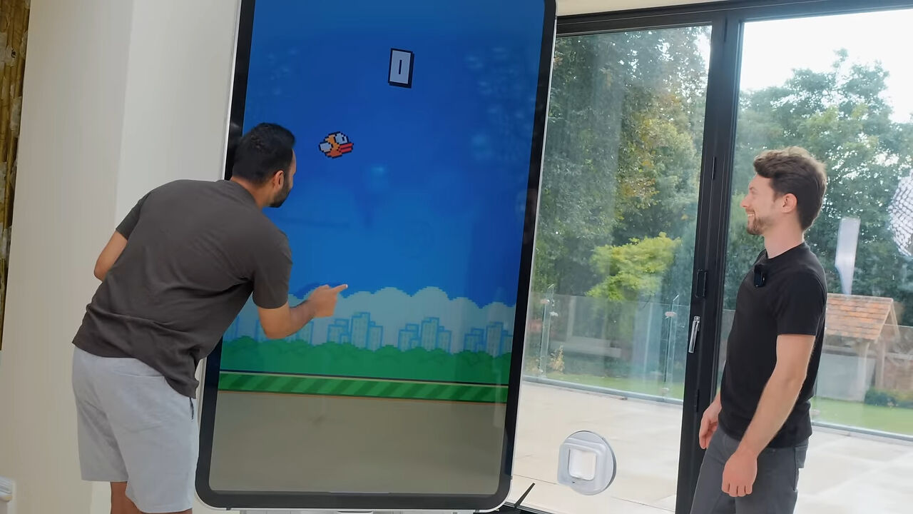 İki YouTuber, dünyanın en büyük iPhone'unu üretti! Cihaz çalışıyor... - 7. Resim