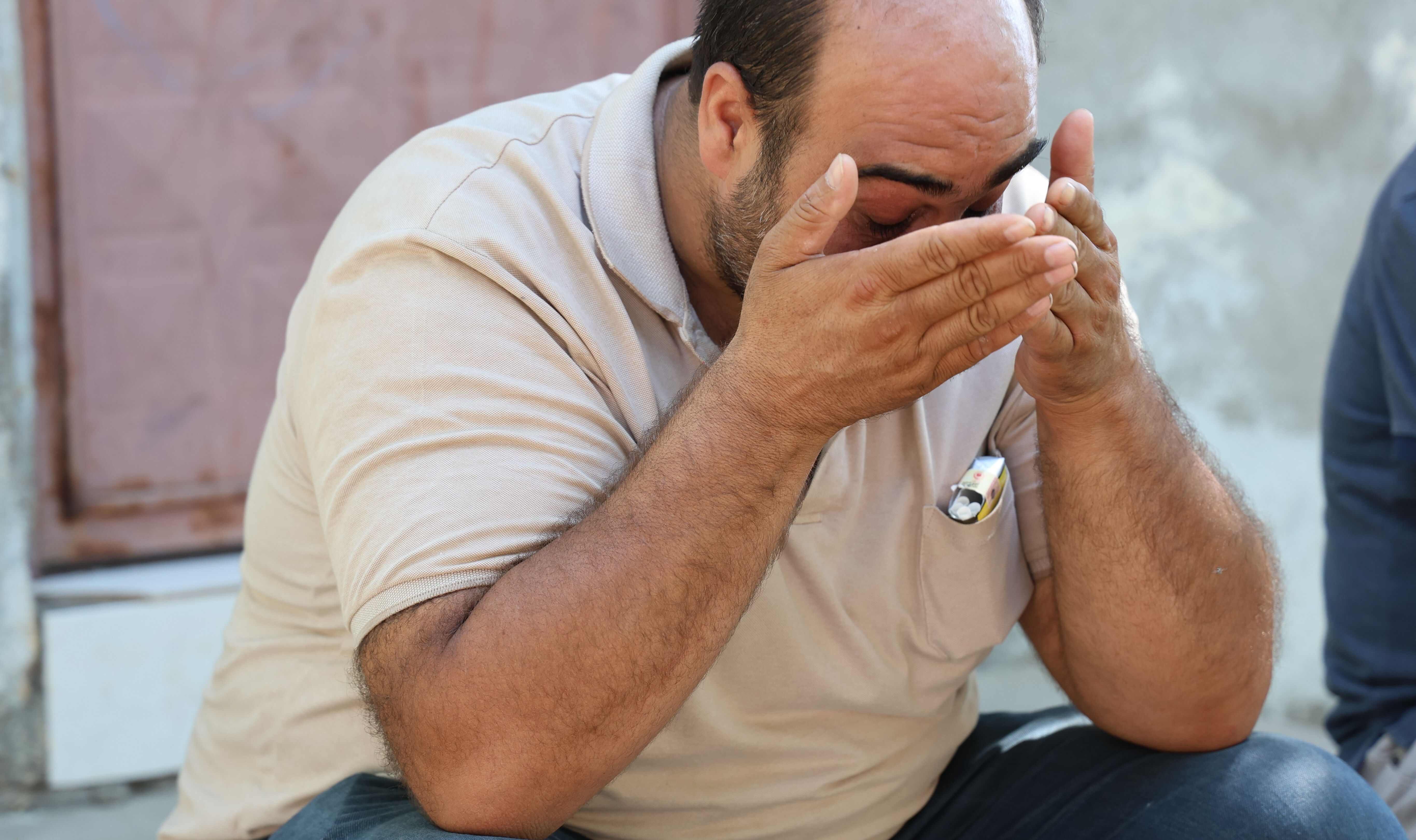 Kafa karıştıran gelişme! Kayıp Narin'in ailesi tutuklanan amcayı ziyaret etti - 3. Resim