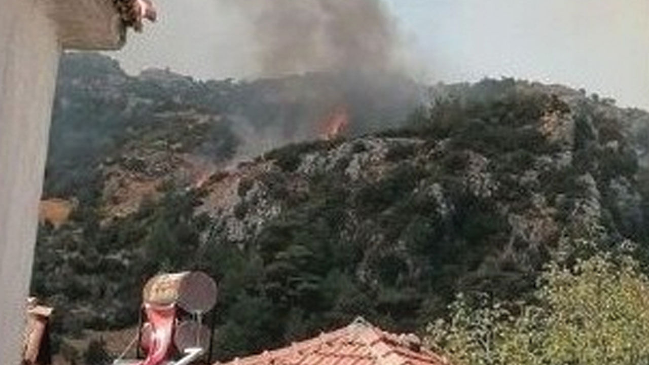 Muğla, Antalya ve İzmir'den peş peşe yangın haberi! Ekipler alevlere müdahale ediyor Muğla'daki korkutan yangına havadan ve karadan müdahale - 1. Resim
