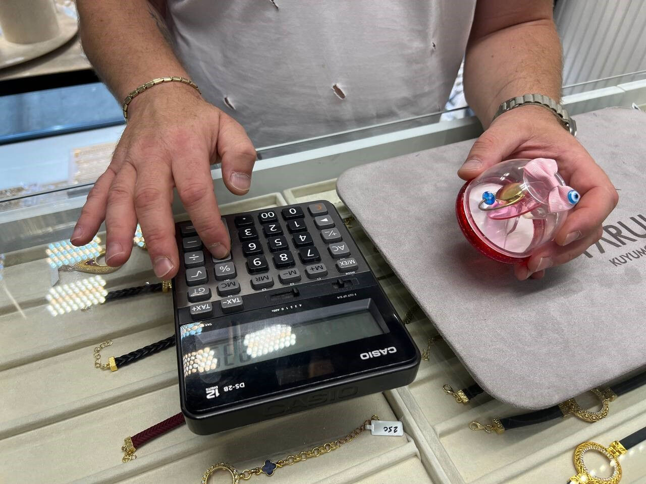 14 ayar altın emzik Bursa'da ilgi odağı oldu! 3 yıldır raflarda bulunuyor - 2. Resim