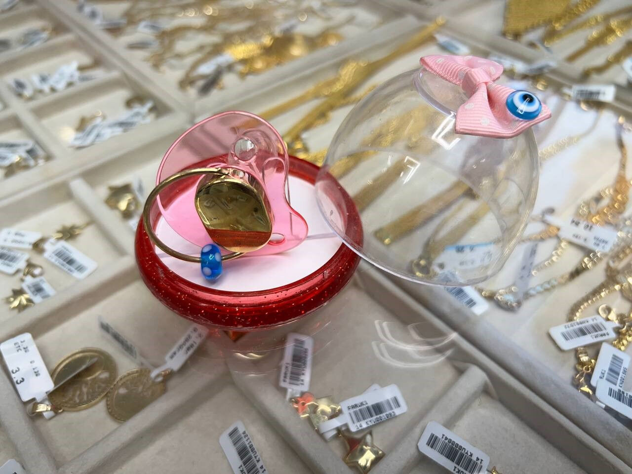 14 ayar altın emzik Bursa'da ilgi odağı oldu! 3 yıldır raflarda bulunuyor - 1. Resim