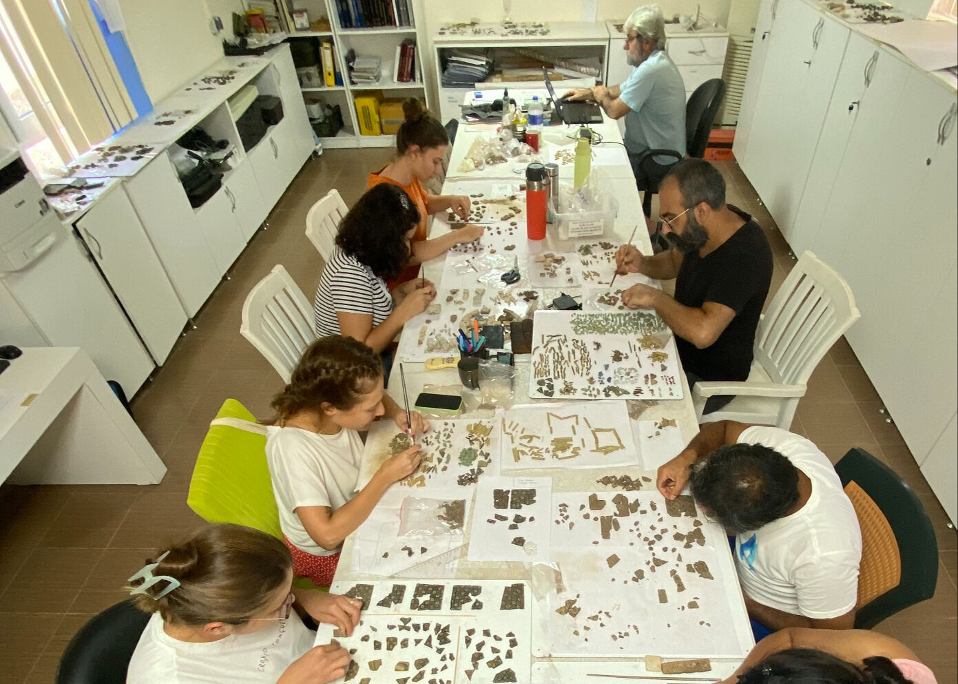 Bakan Ersoy 'Türkiye'de ilk' diyerek paylaştı: Andriake kazılarında özel cam levhalar bulundu - 3. Resim