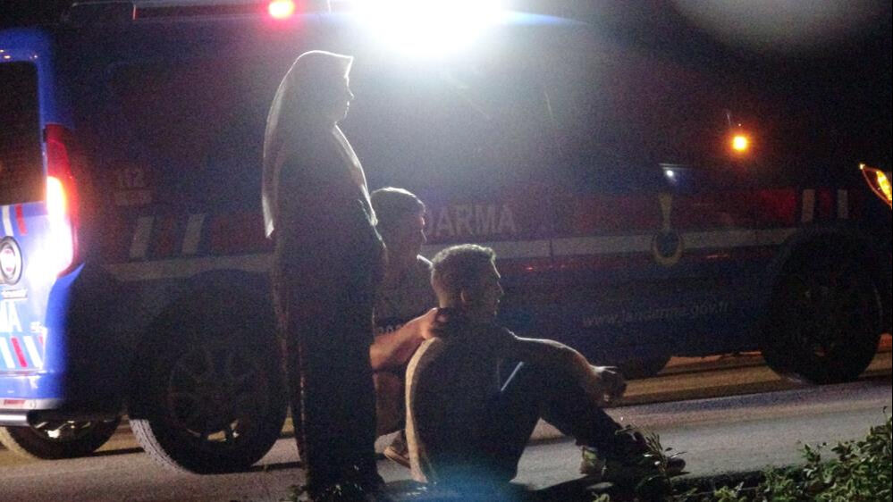 Burdur'da korkunç kaza! Refüjü aşan araç karşı şeritten gelen arabanın üstüne düştü: 2 ölü, 3 yaralı Burdur'da korkunç kaza! Refüjü aşan araç karşı şeritten gelen arabanın üstüne düştü: 2 ölü, 3 yaralı - 3. Resim