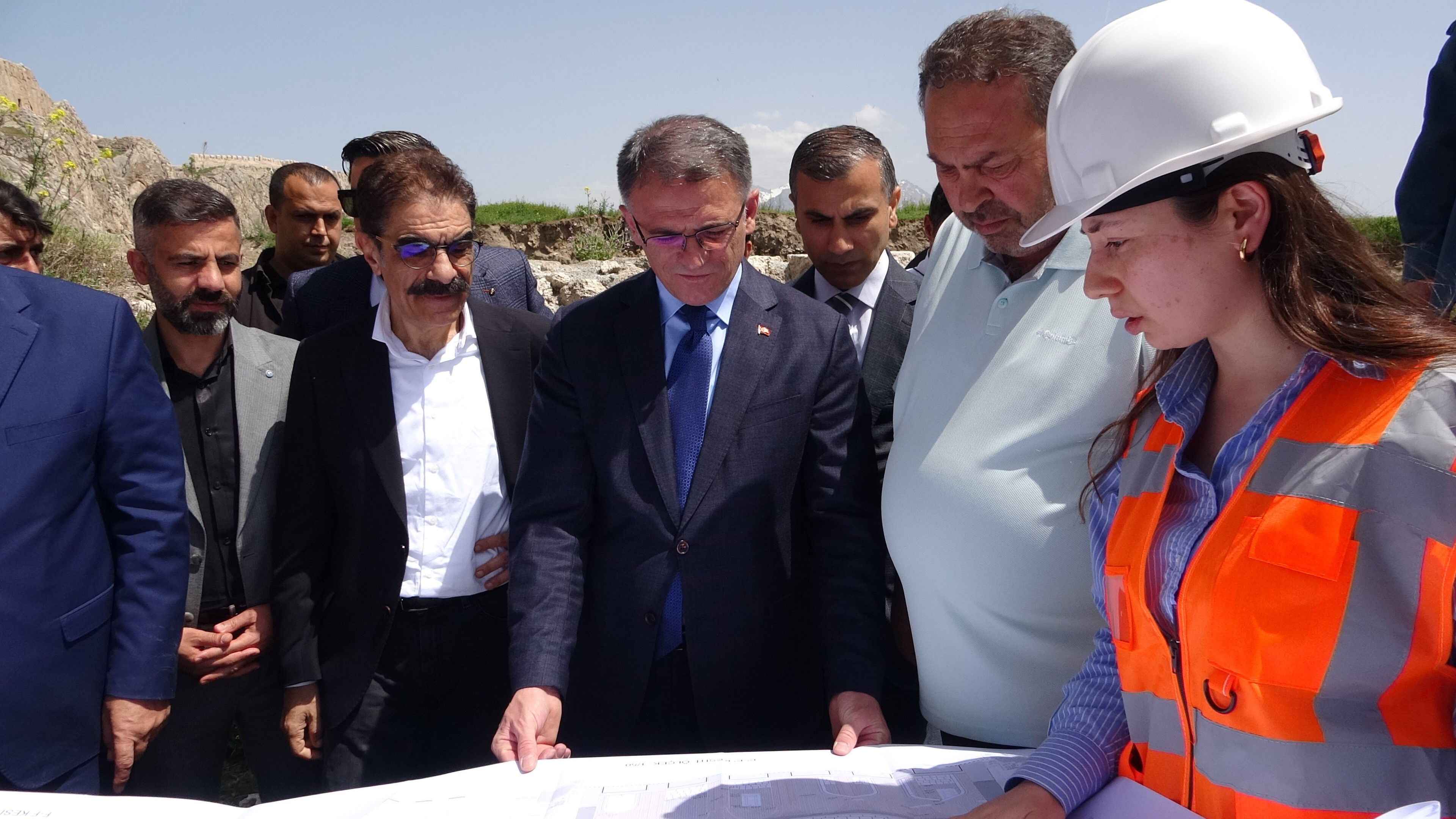 Büyük Selçuklu eseri Van Ulu Cami minaresi yıkıldı - 3. Resim