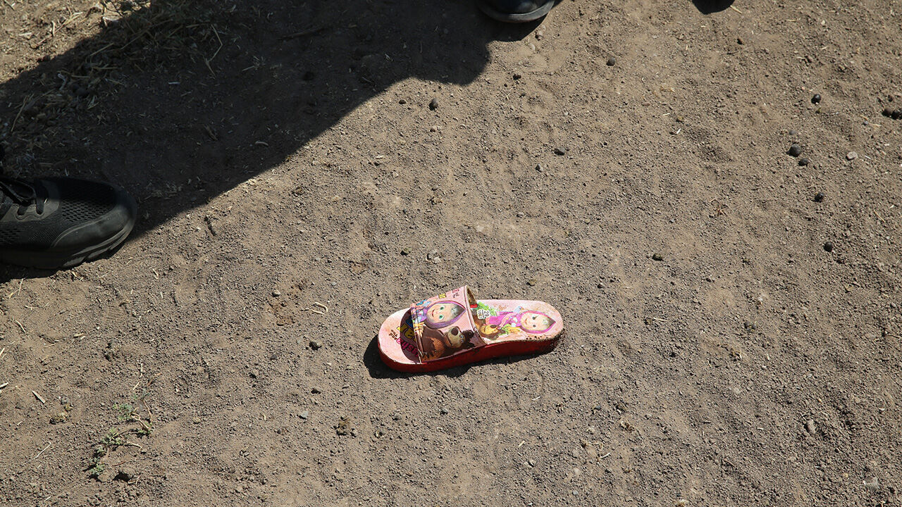 O terlik Narin Güran'ın mıydı? Cansız bedeni ile aynı derede bulundu, aile reddetti O terlik Narin Güran'ın mıydı? Cansız bedeni de aynı derede bulundu - 3. Resim