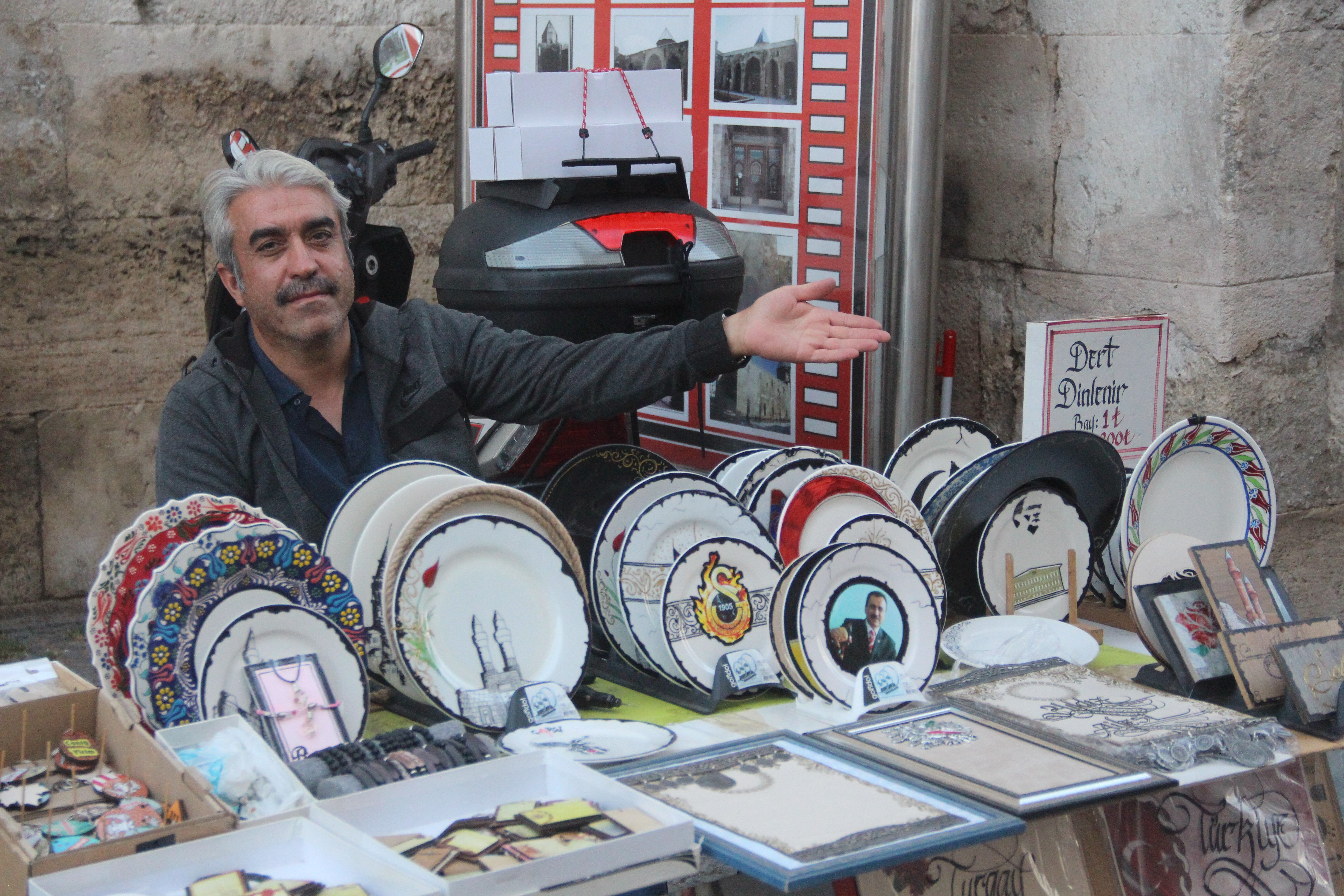 Sivas'ta dert dinleyerek para kazanıyor! Aldığı ücret duyanları şoke etti Sivas'ta dert dinleyerek para kazanıyor! Aldığı ücret duyanları şoke etti - 1. Resim