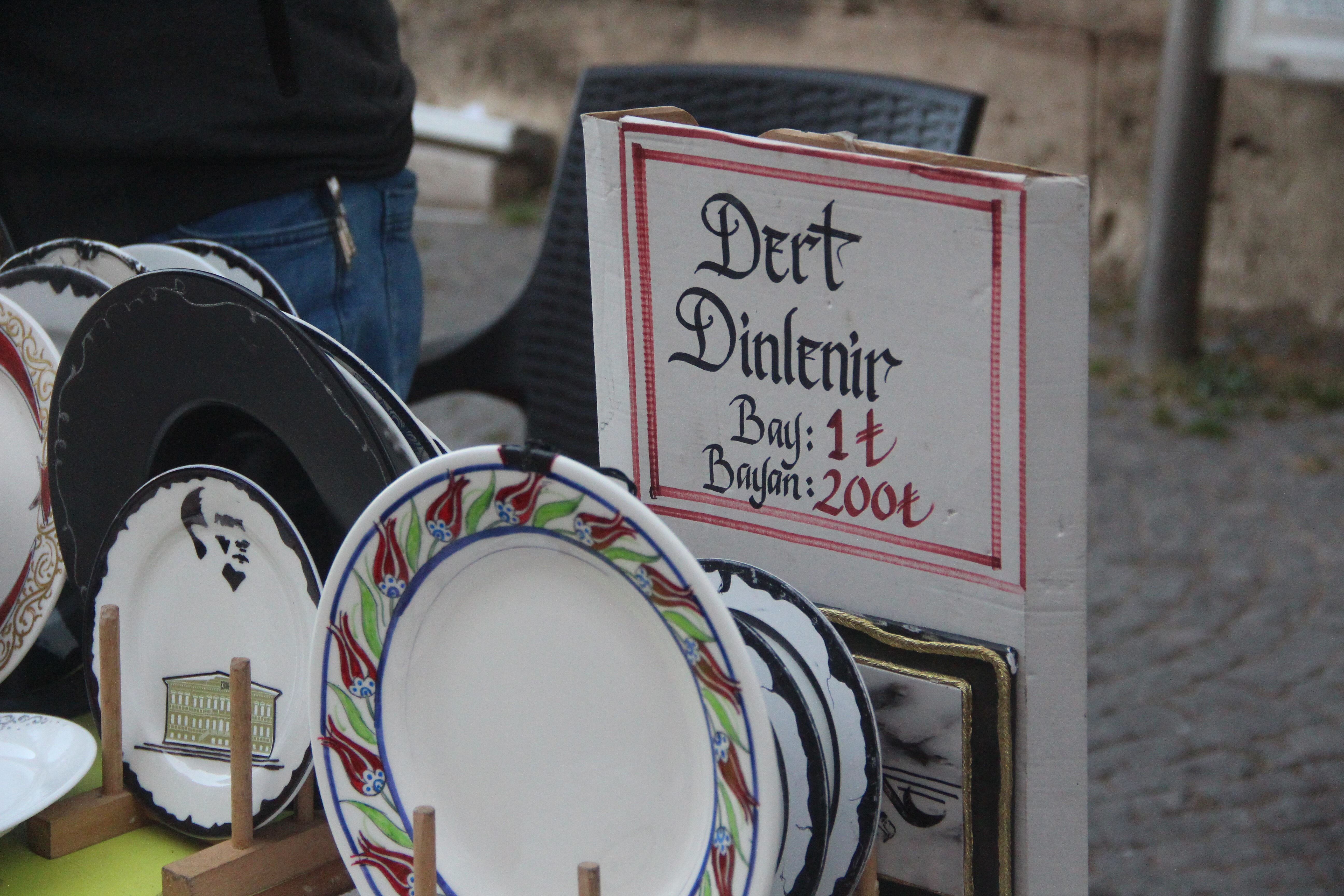 Sivas'ta dert dinleyerek para kazanıyor! Aldığı ücret duyanları şoke etti Sivas'ta dert dinleyerek para kazanıyor! Aldığı ücret duyanları şoke etti - 2. Resim