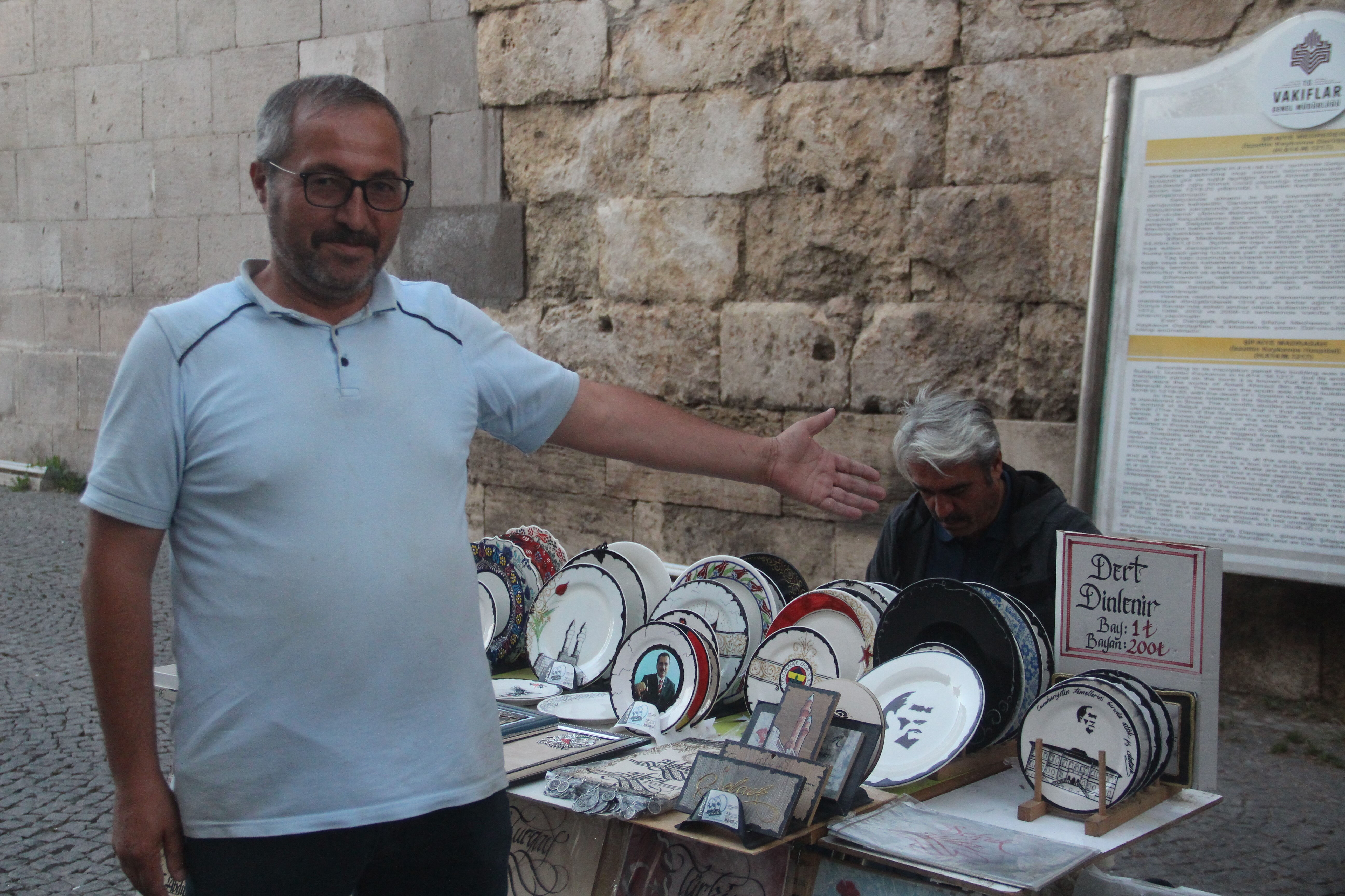 Sivas'ta dert dinleyerek para kazanıyor! Aldığı ücret duyanları şoke etti Sivas'ta dert dinleyerek para kazanıyor! Aldığı ücret duyanları şoke etti - 4. Resim