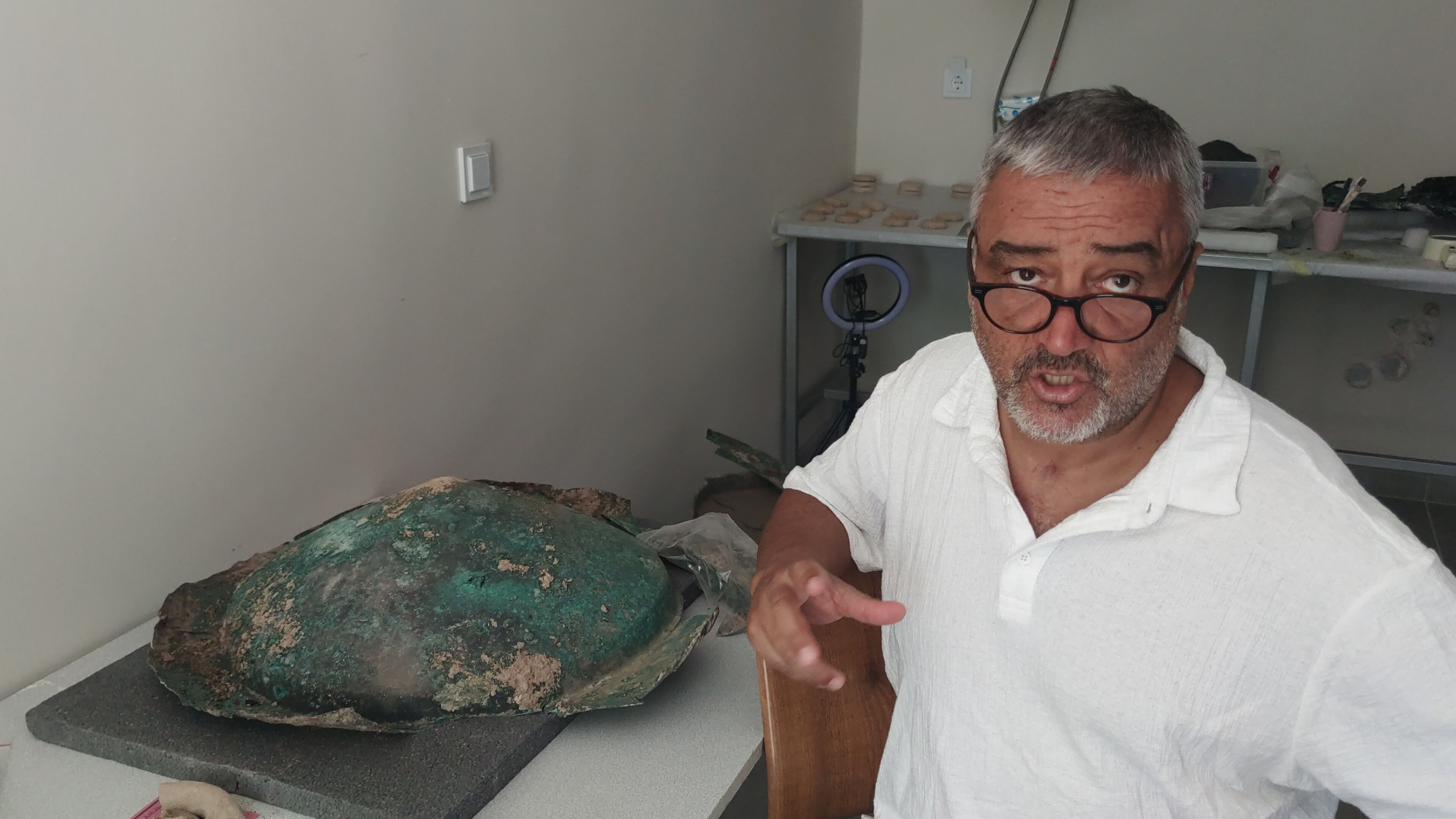 Van'da  2700 yıllık tarihi keşif! Ayanis Kalesi'nde Urartu miğferi ve bronz kalkanlar bulundu - 3. Resim