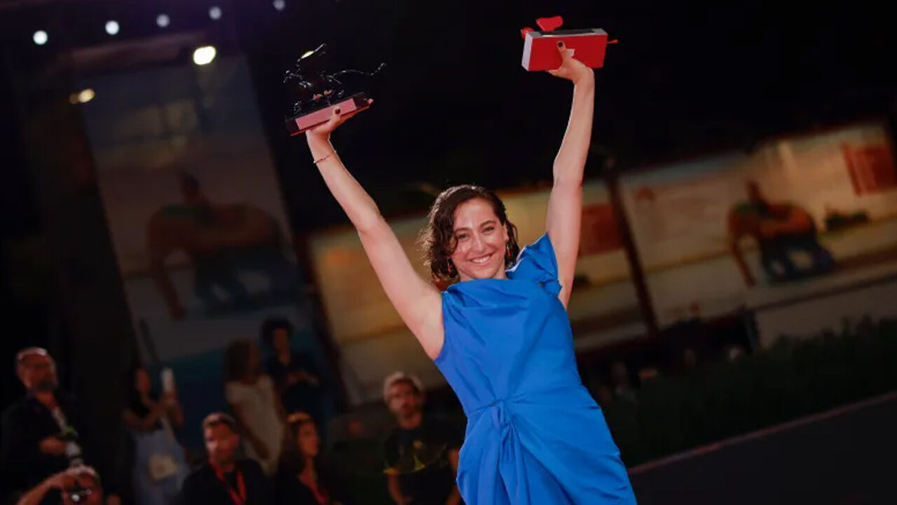 Altın Aslan'a Gazze damgası! Yahudi yönetmen ödülünü Filistinlilere adadı Yahudi yönetmen ödülünü Filistinlilere adadı: 2024 Venedik Film Festivali sona erdi - 2. Resim