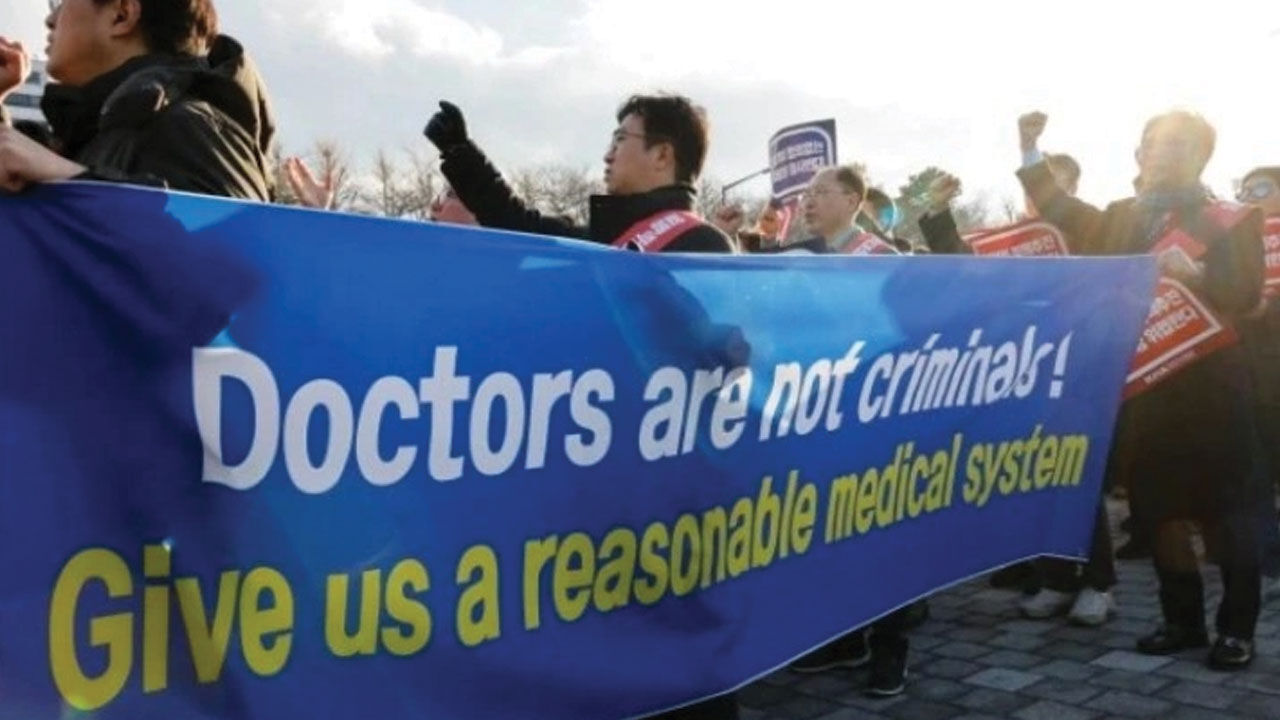 Avrupa'da grevler peş peşe patlak verdi! Güney Kore'den İtalya'ya işçiler isyanda - 4. Resim