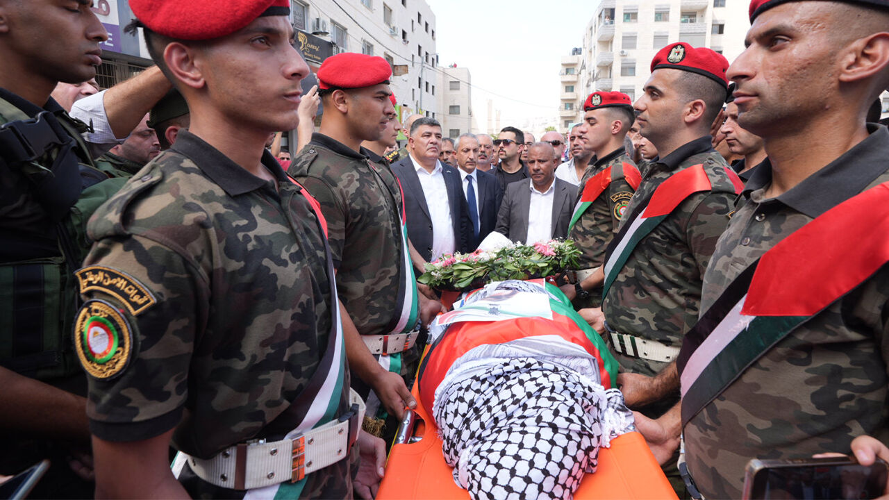 Ayşenur Ezgi Eygi omuzlarda! Nablus'ta cenaze namazı kılındı - 2. Resim