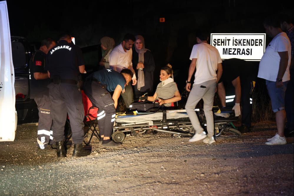 Elazığ'da ambulans kaza yaptı, yaralılar var - 1. Resim