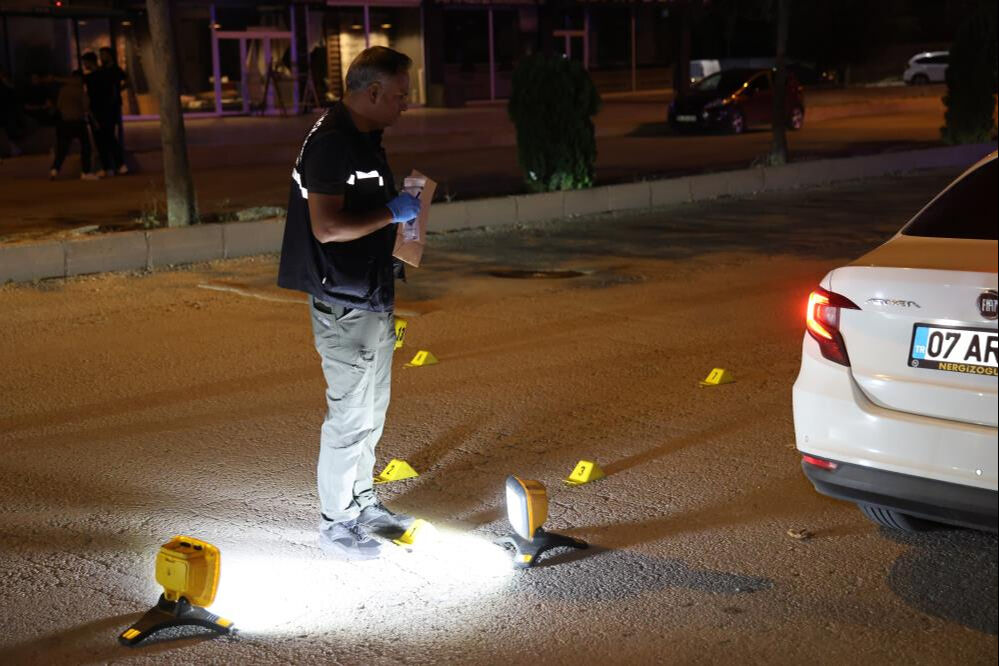 Elazığ'da kan donduran olay! Polisin çevirdiği arabadan ceset çıktı - 3. Resim