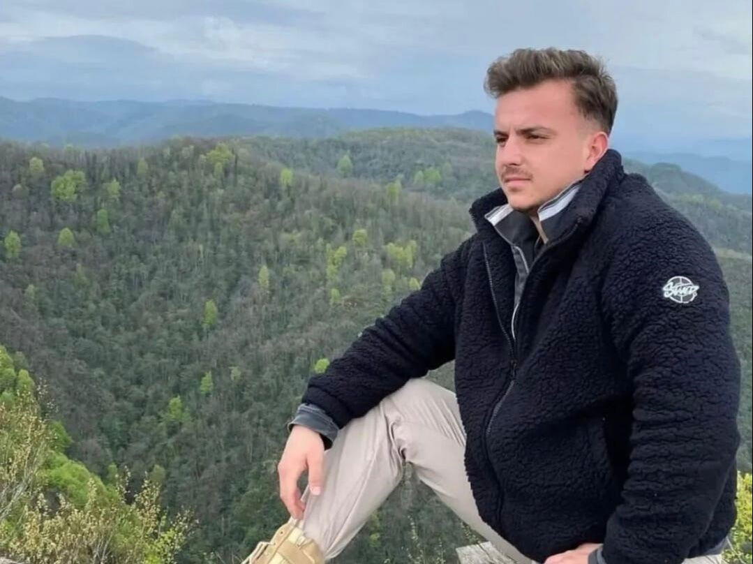 Feci kaza! Astsubay motosikletiyle yolcu otobüsünün altına girdi - 2. Resim