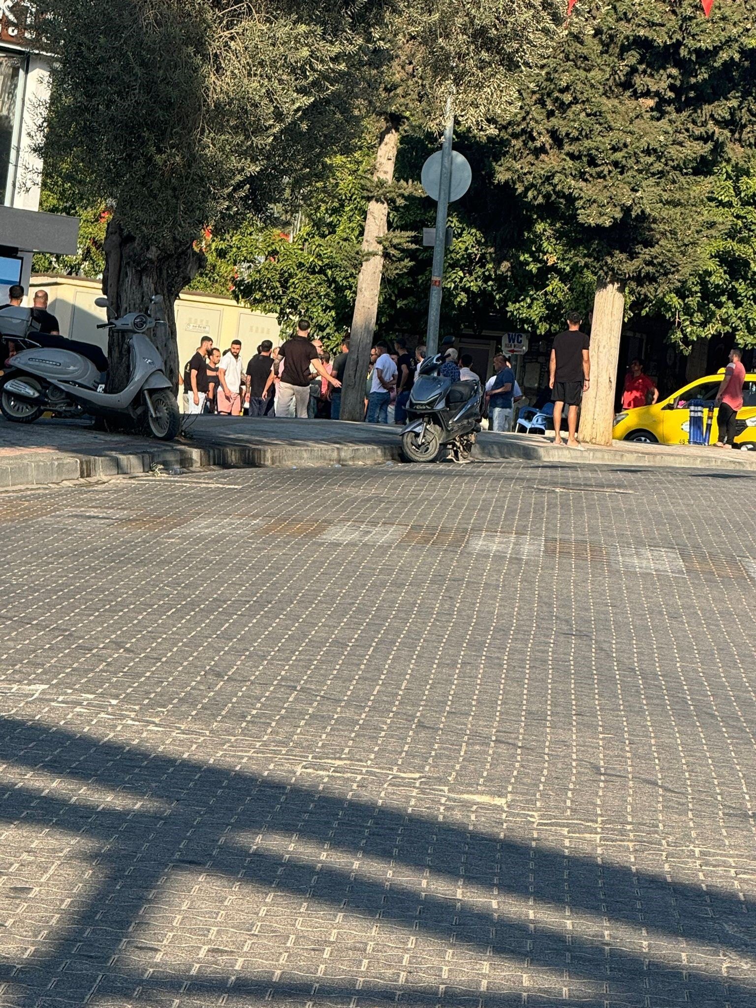 Fethiye'de taksiciler ve bar işletmecileri arasında meydan kavgası! 24 kişi gözaltına alındı - 2. Resim