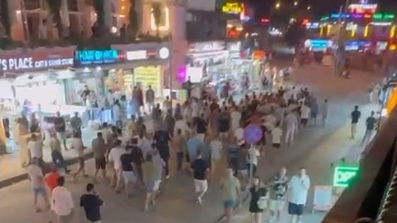 Fethiye&#039;de taksiciler ve bar işletmecileri arasında meydan kavgası! 24 kişi gözaltına alındı