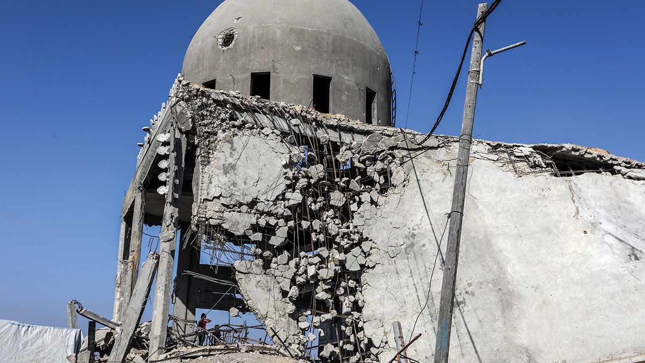 İnsanlık suçu işleyen İsrail, Gazze'de camileri harabeye çevirdi İnsanlık suçu işleyen İsrail, Gazze'de camileri harabeye çevirdi - 1. Resim