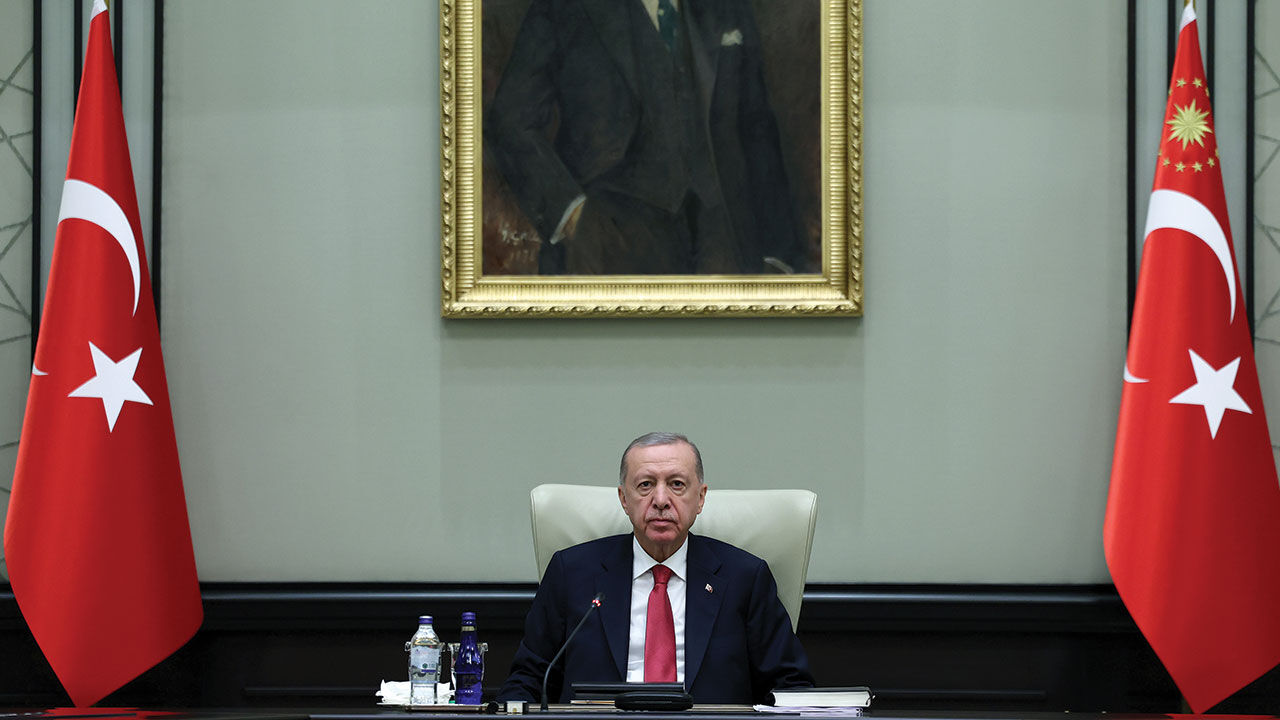Kabine toplantısında gündem ekonomi ve teröre peş peşe darbe - 2. Resim
