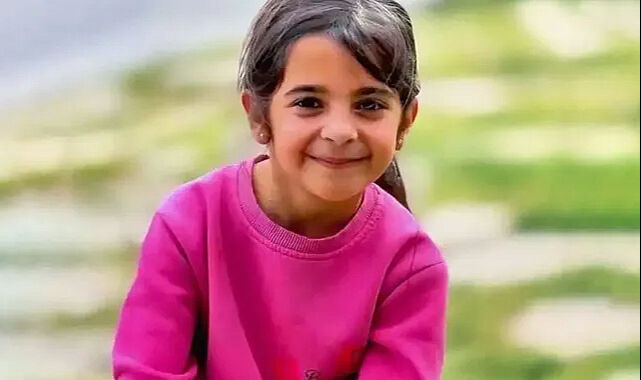 Melike Şahin'den 'Narin' tepkisi! Gözyaşlarına boğulurken Bir seyirciden gelen o söze sinirlendi - 1. Resim