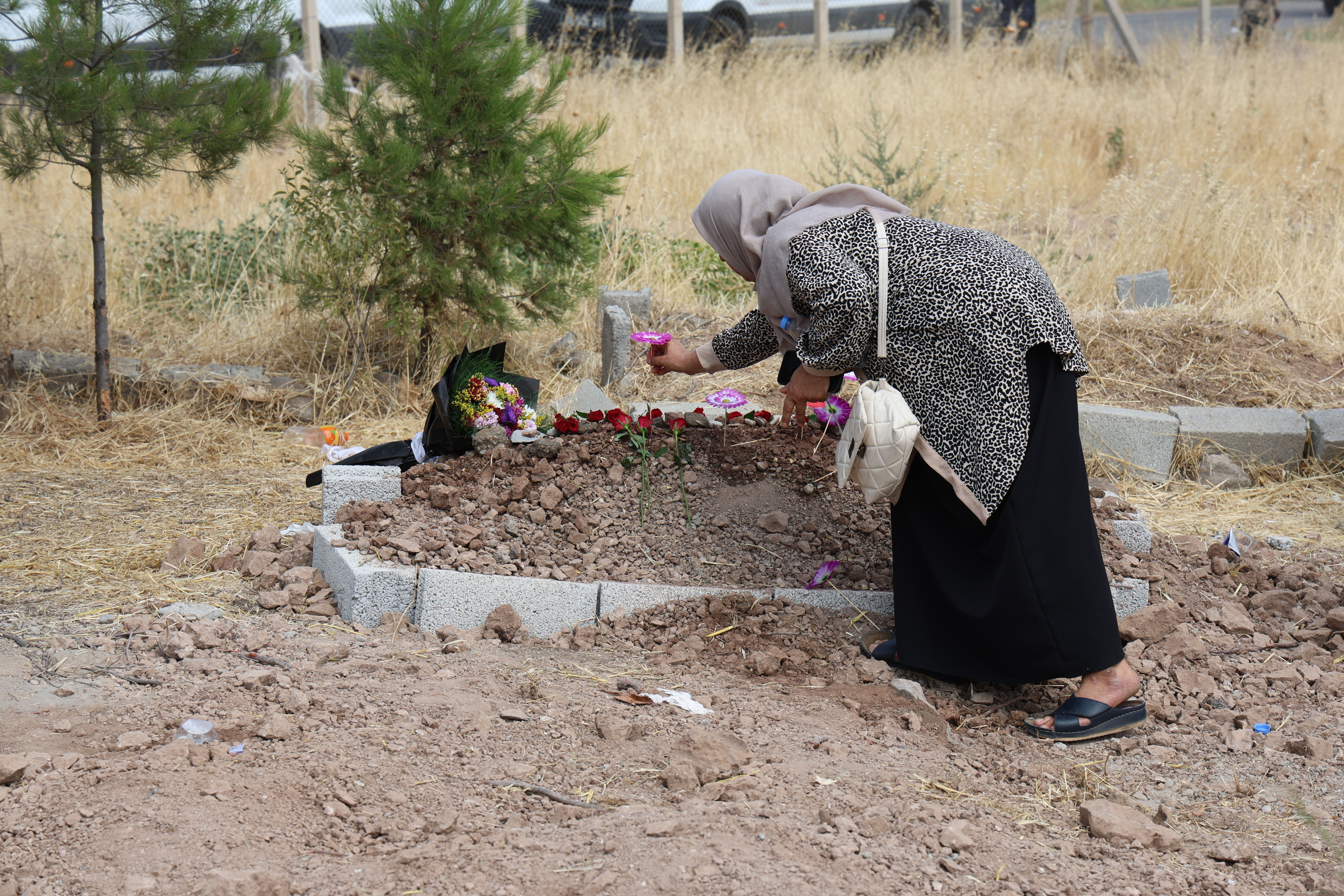 Narin'in ağabeyi Baran Güran mezarın başında isyan etti! | Türkiye Gazetesi