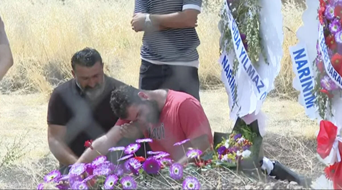 Narin'in mezarından ilk görüntü... O anlar yürek dağladı Narin'in mezarından ilk görüntü geldi - 4. Resim