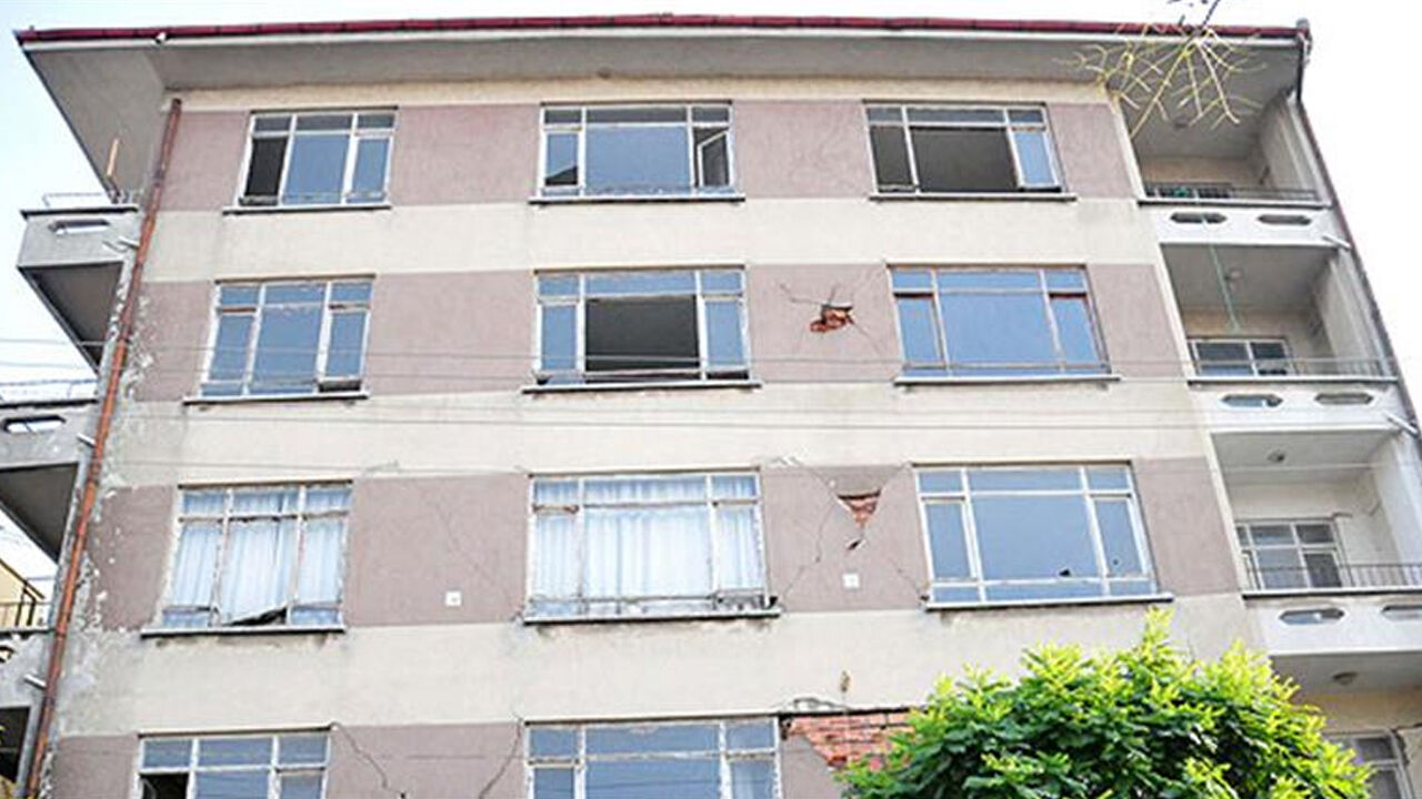 Orta hasarlı binalar yıkılacak mı? Az hasarlı, orta hasarlı binalara ne olacak? - 1. Resim