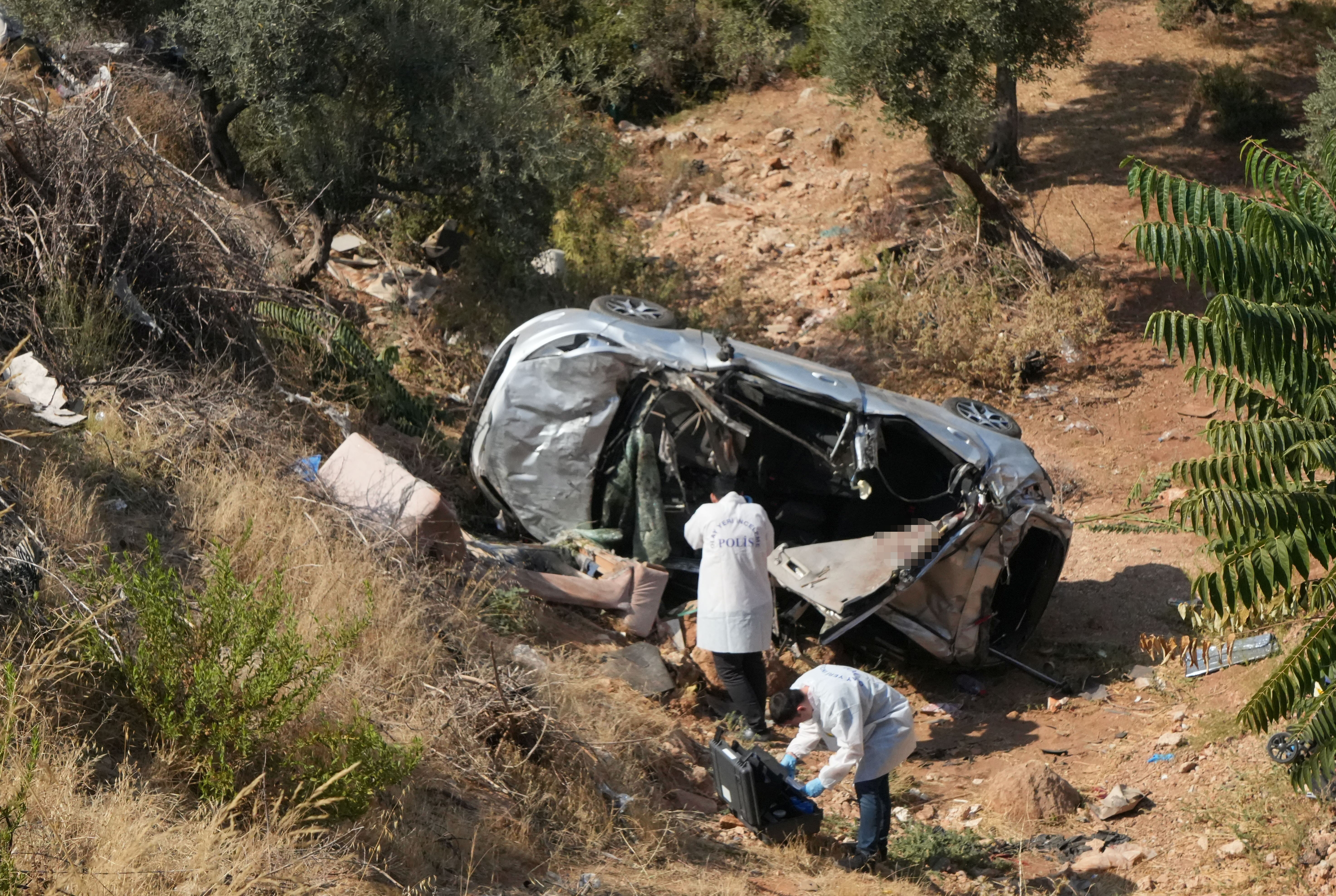 Takla atan araç hurdaya döndü! "Hakkınızı helal edin" diyen şoför can verdi - 1. Resim