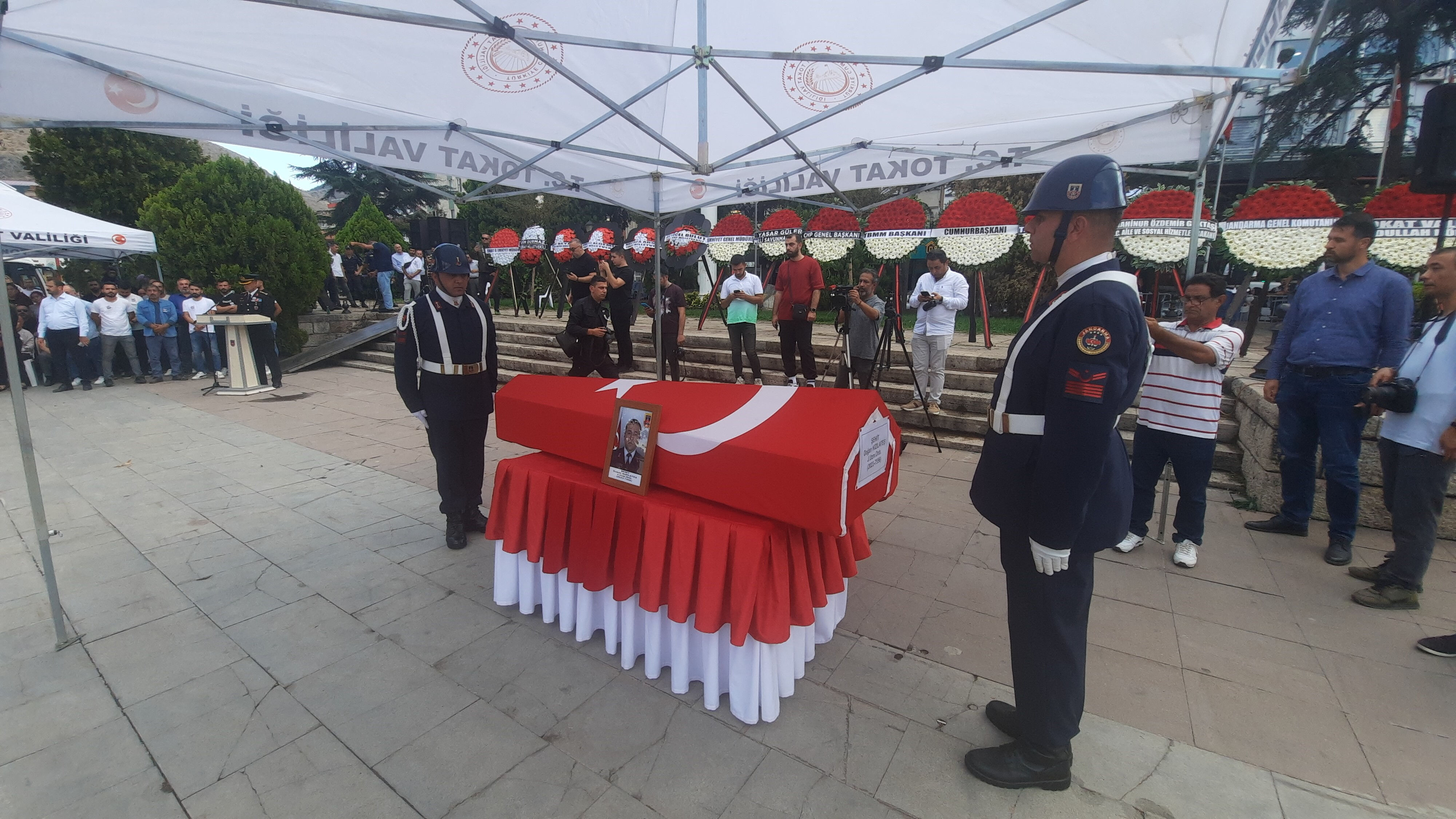 Türkiye Mehmetçiklerine veda ediyor... Tunceli'de şehit olan 4 asker son yolculuğuna uğurlandı Türkiye Mehmetçiklerine veda ediyor... Tunceli'de şehit olan 4 asker son yolculuğuna uğurlandı - 1. Resim