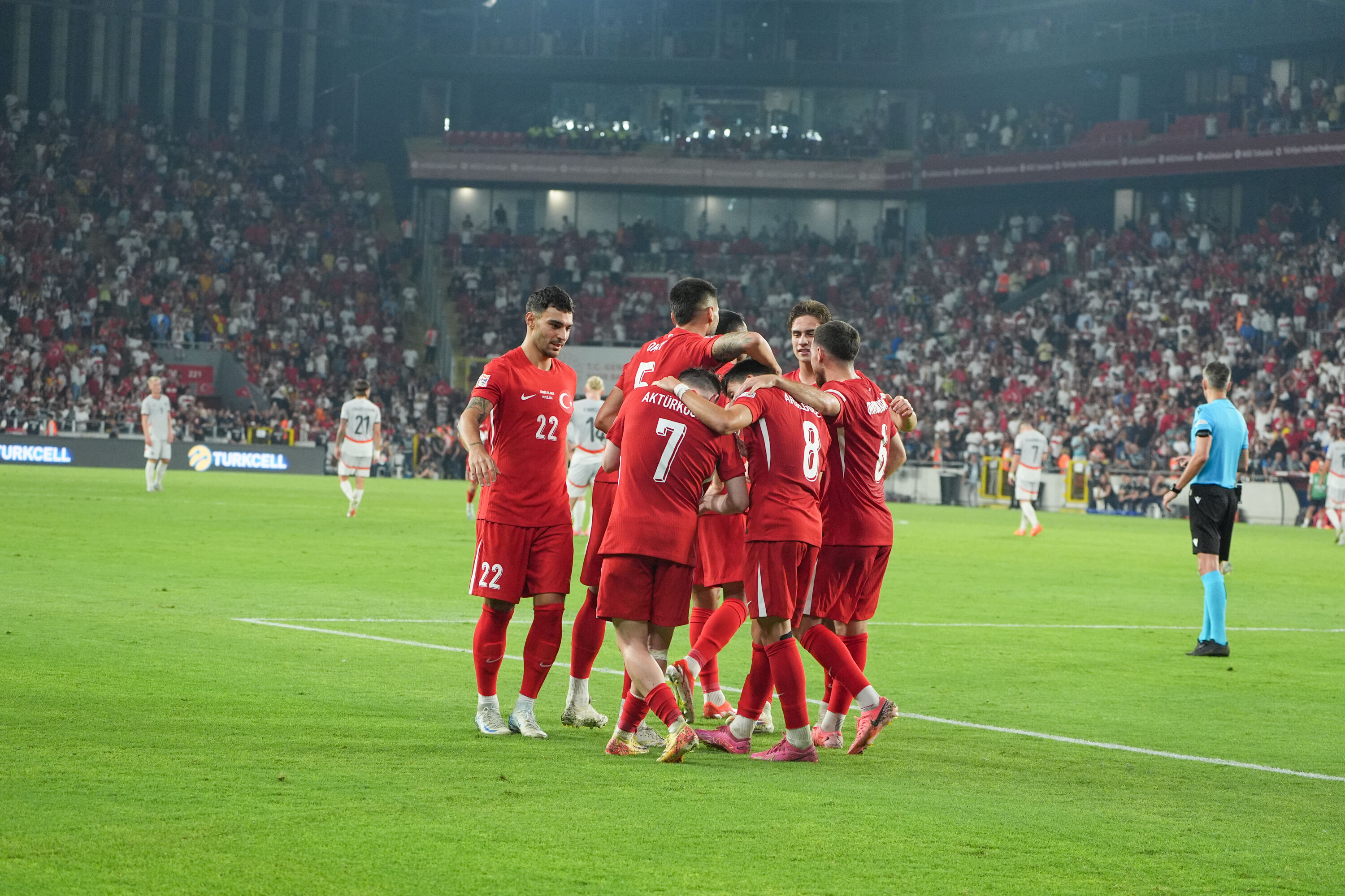 A Milli Takımımızın İzlanda'yı devirdiği maça Kerem Aktürkoğlu damga vurdu! Spor yazarları neler dedi? - 5. Resim