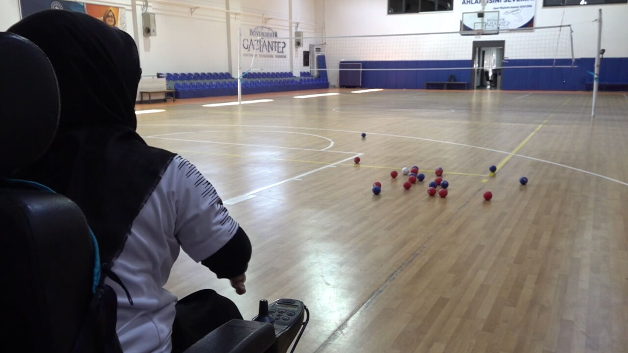 Bedensel engelli Lütfiye 1 aylık antrenmanla bocciada Türkiye ikincisi oldu - 1. Resim