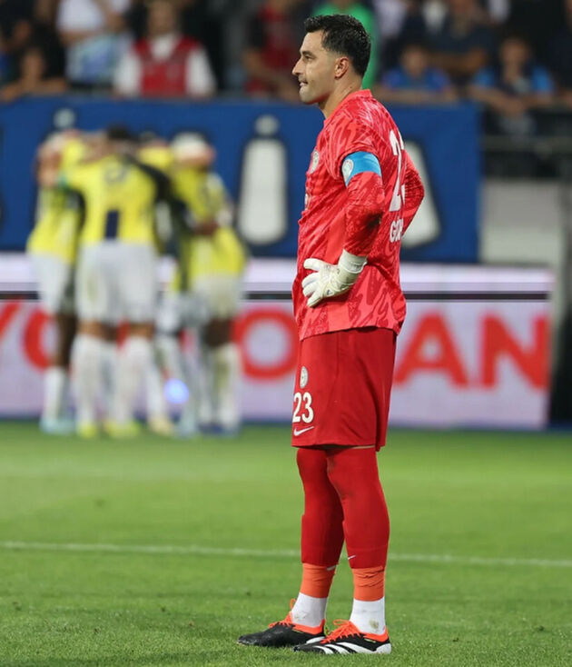 Fenerbahçe'den yediği gollerle gündem olmuştu! Çaykur Rizespor Gökhan Akkan'ın sözleşmesini feshetti - 5. Resim