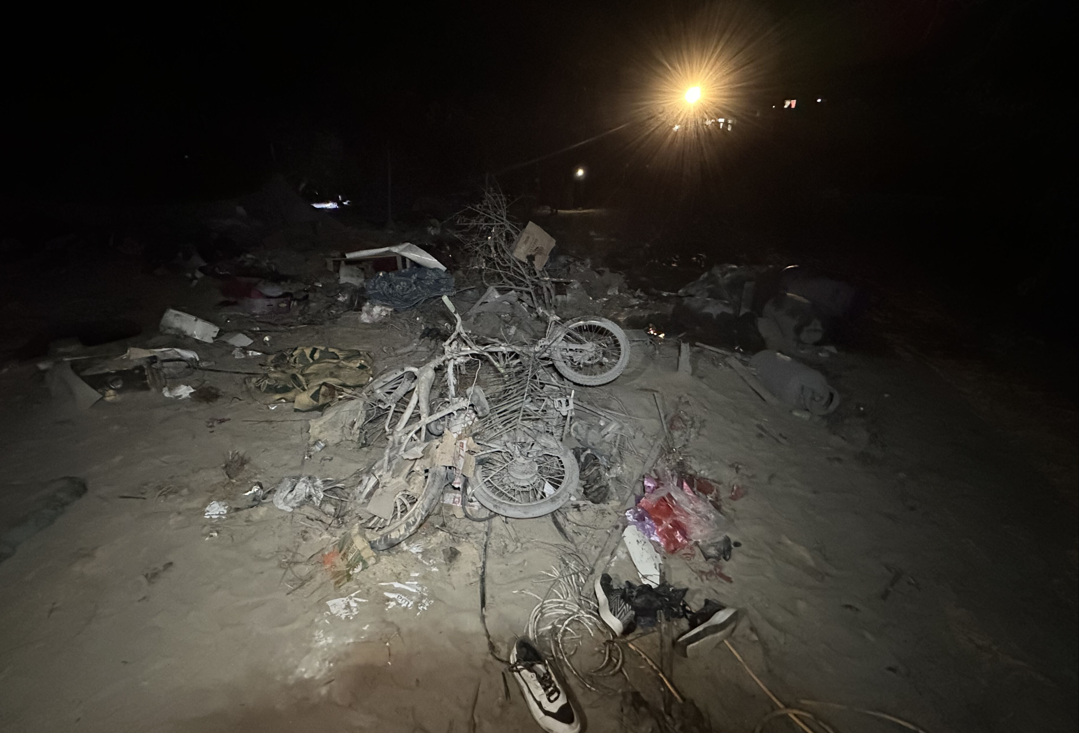 İsrail yine sivillere bomba yağdırdı! Çukurlara gömülüp yok olan aileler var İsrail yine sivillere bomba yağdırdı! Çukurlara gömülüp yok olan aileler var - 4. Resim