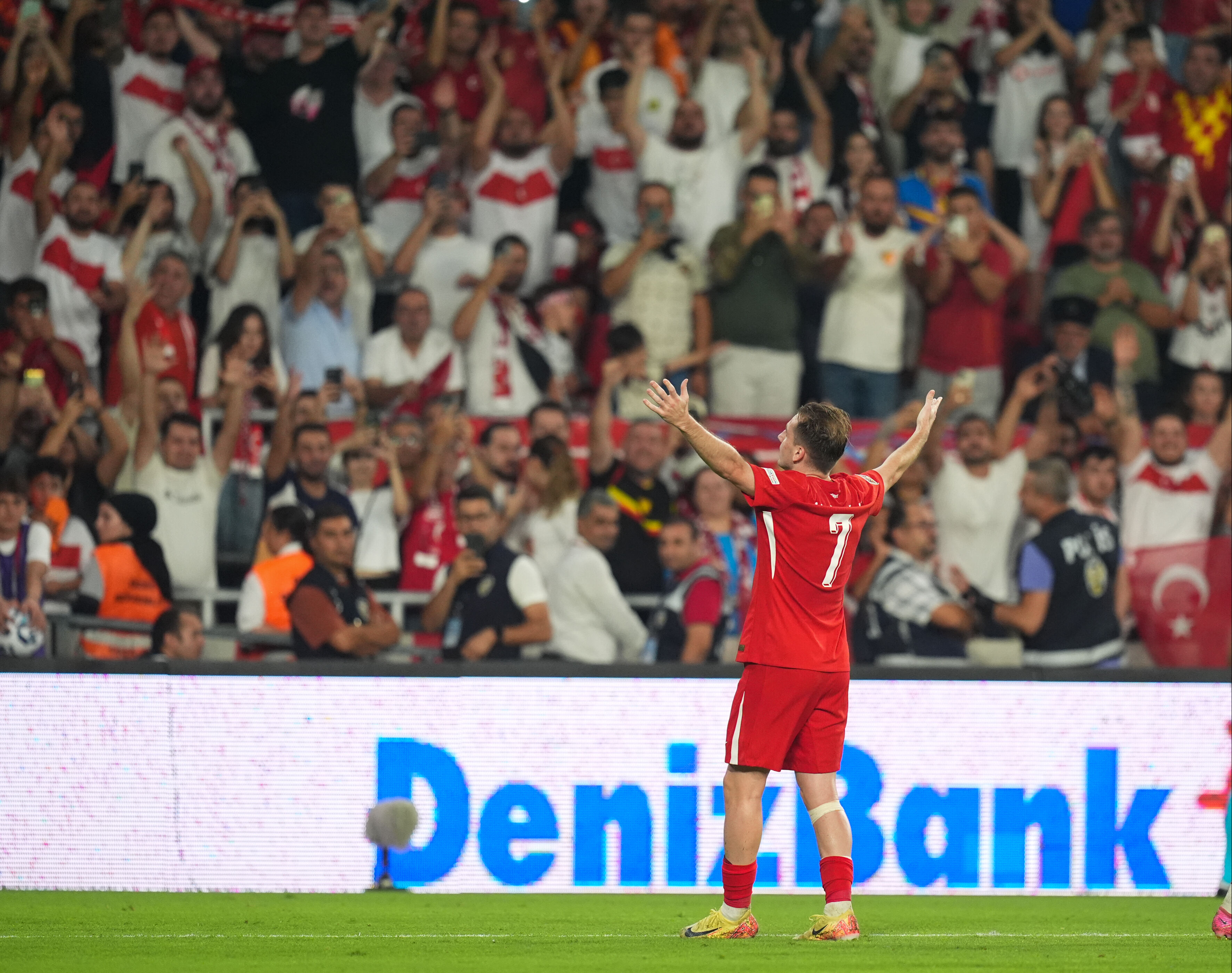 Kerem Aktürkoğlu Portekiz'de manşetlere çıktı! 