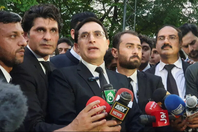 Pakistan'da İmran Han üstünden siyasi çatışma! Adalet Hareketi Partisi lideri gözaltı kararına tepki gösterdi - 3. Resim