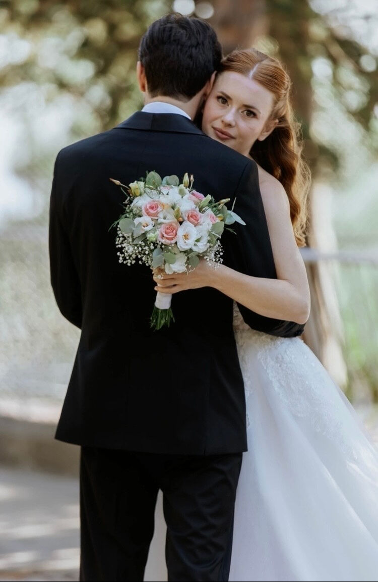 Selena'nın ünlü oyuncusu Cansu Demirci evlendi! İşte düğünden kareler... - 2. Resim